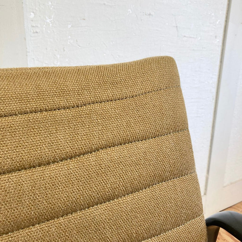 ハーマンミラー / Herman Miller  イームズ アルミナムグループ マネジメントチェア ベージュ デスクチェア 4本レッグ ヴィンテージ