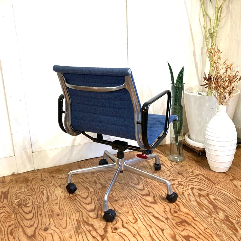 ハーマンミラー / Herman Miller イームズアルミナムグループ マネジメントチェア チャールズ&レイ・イームズ 中古