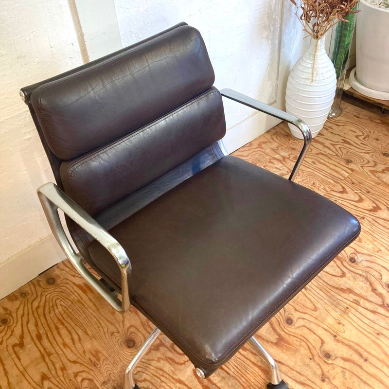 ハーマンミラー / Herman Miller  イームズ ソフトパッドグループ マネジメントチェア ダークブラウン デスクチェア 5本レッグ 中古