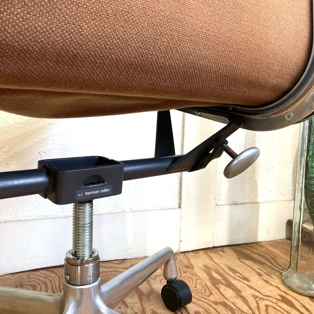 ハーマンミラー / Herman Miller  イームズ ソフトパッドグループ マネジメントチェア ライトブラウン デスクチェア 4本レッグ ヴィンテージ