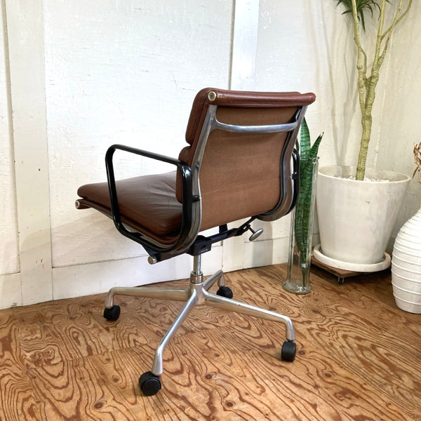 ハーマンミラー / Herman Miller  イームズ ソフトパッドグループ マネジメントチェア ライトブラウン デスクチェア 4本レッグ ヴィンテージ