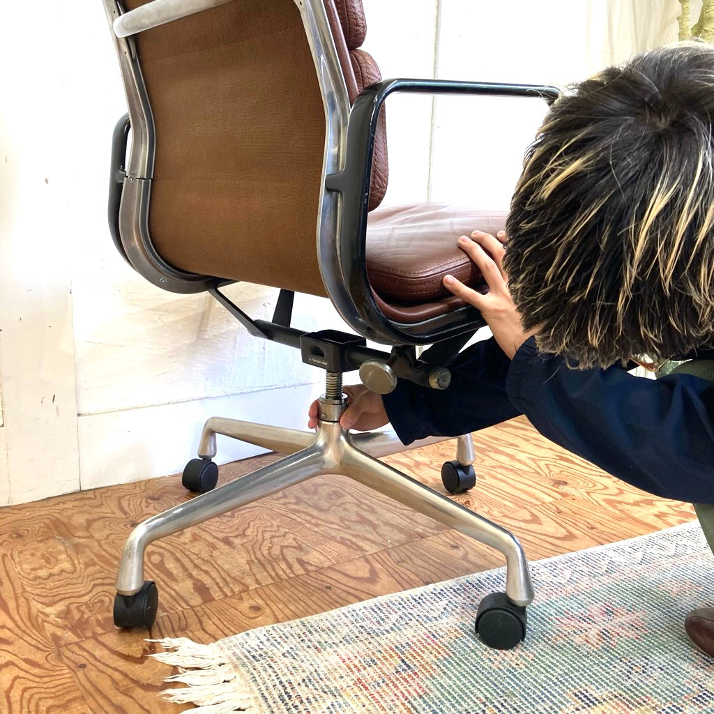 ハーマンミラー / Herman Miller  イームズ ソフトパッドグループ マネジメントチェア ライトブラウン デスクチェア 4本レッグ ヴィンテージ