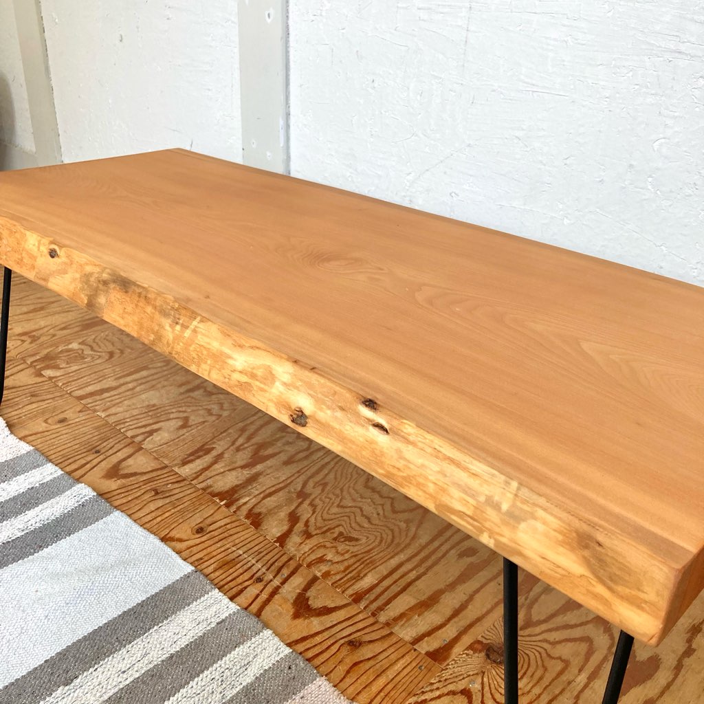 不要になった座卓のサクラ一枚板から作った ローテーブル リメイク家具