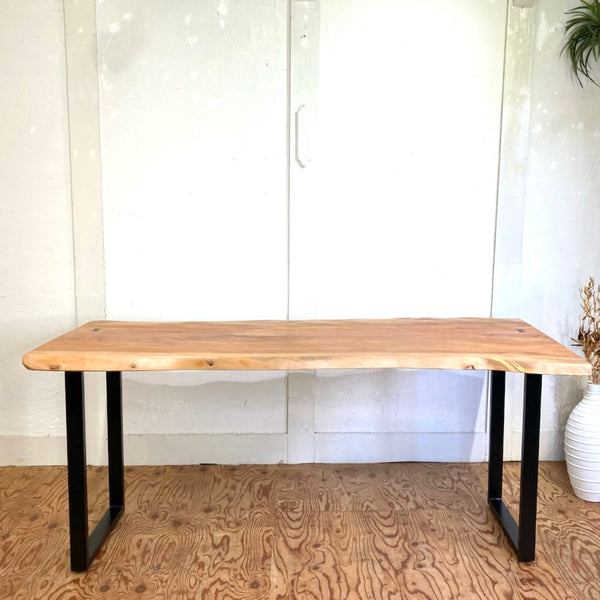 サクラの一枚板ダイニングテーブル 無垢材 リメイク家具 再生家具 リバイブモブラープロジェクト