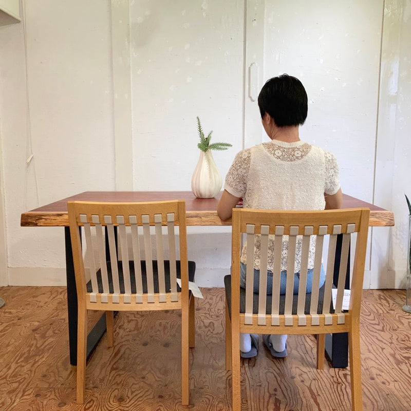 リバイブモブラープロジェクト　モダン　リメイク家具　パドックの一枚板ダイニングテーブル　再生家具　木　RESTYLE　無垢材　–　シンプル　カッコいい