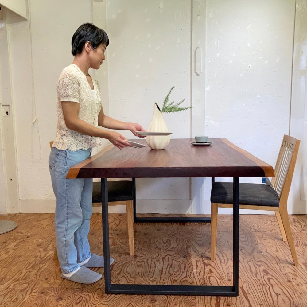 パドックの一枚板ダイニングテーブル 無垢材 リメイク家具 再生家具