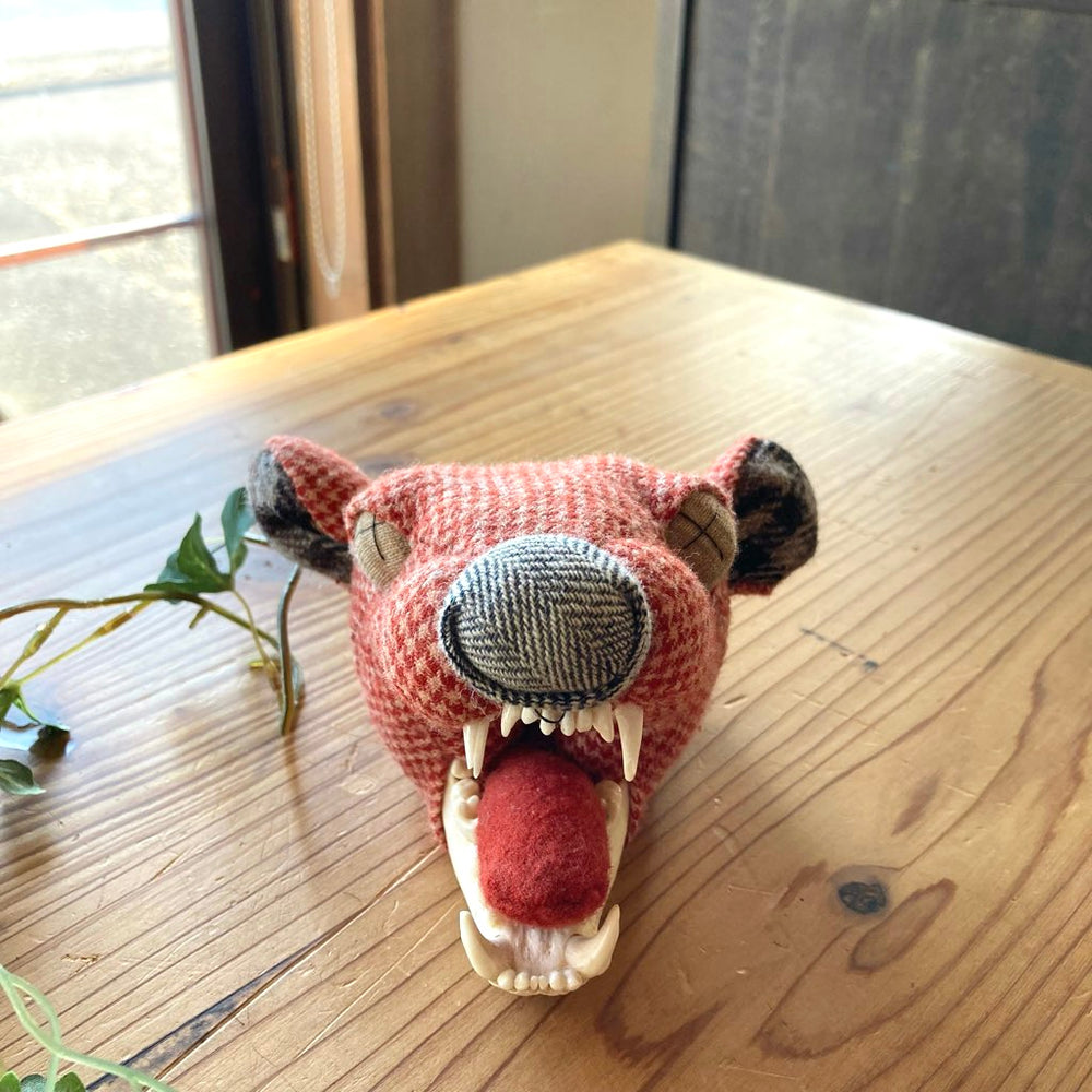 昼寝をする犬と、遊ぶネズミ』ハンドメイド作品 損なっ 軽量粘土