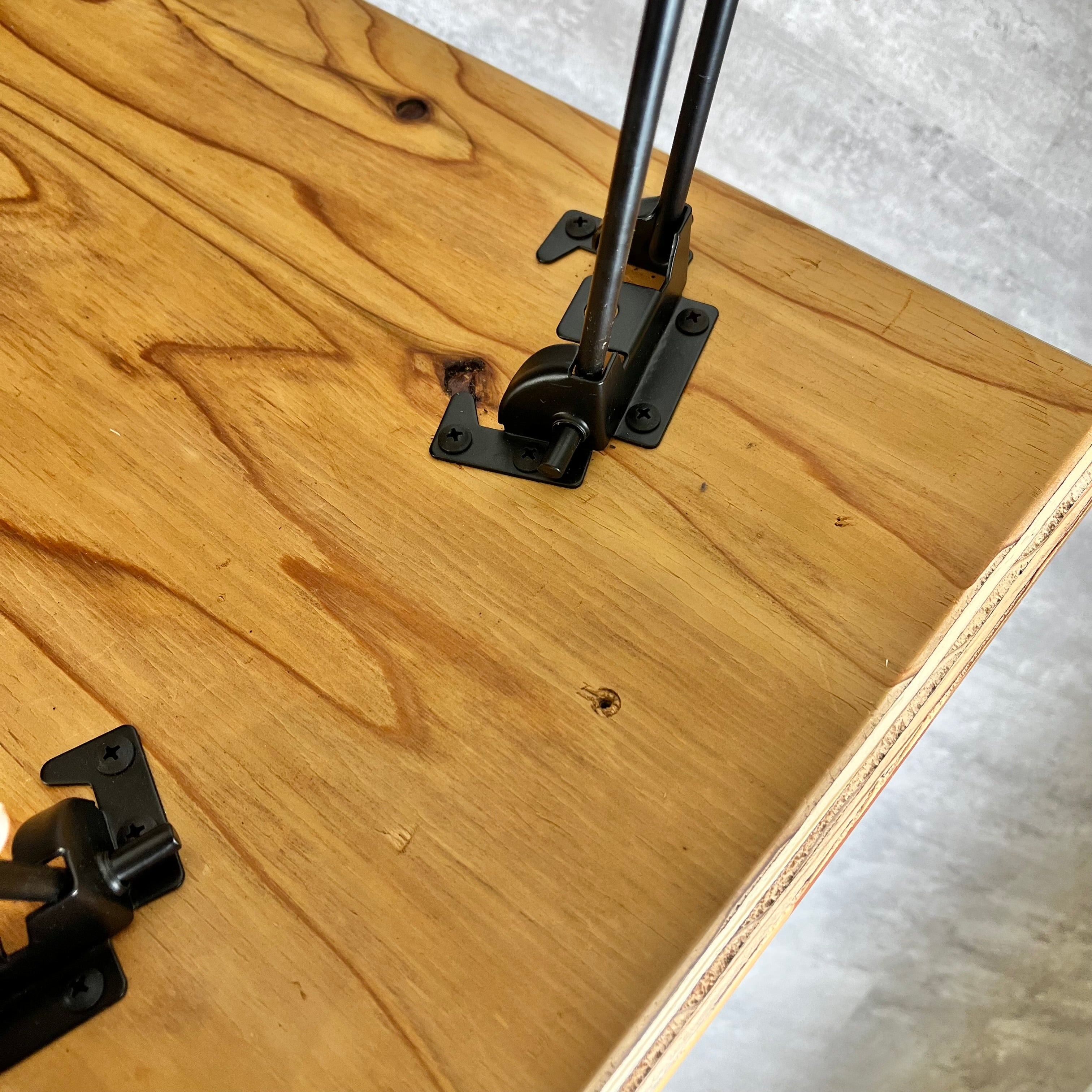 不要になった古い家具の木材から作った折り畳める ちゃぶ台 リメイク家具 再生家具 リバイブモブラープロジェクト