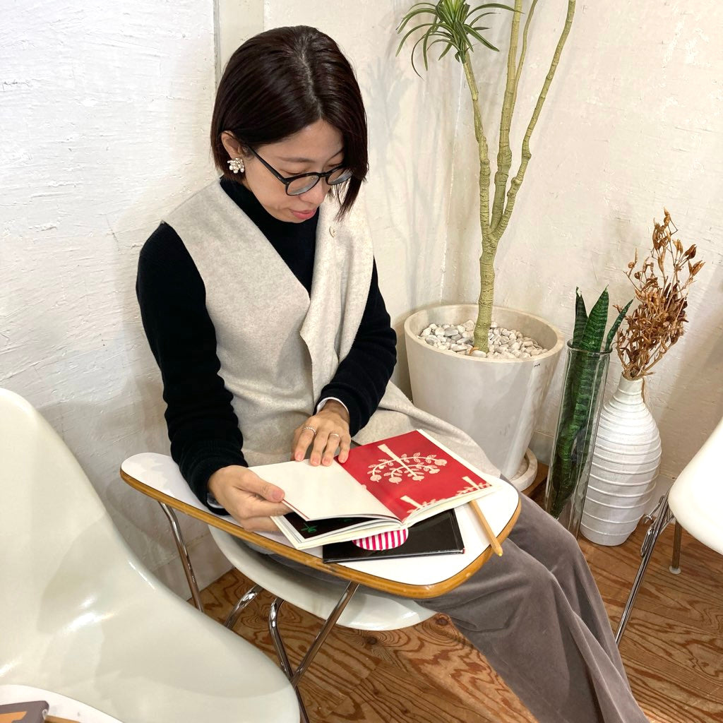 ハーマンミラー /  Herman Miller サイドシェルチェア ホワイト スタッキングベース メモ台付き チャールズ＆レイ・イームズ FRP ヴィンテージ