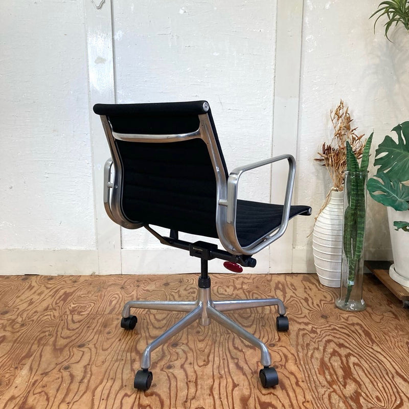 ハーマンミラー / Herman Miller  イームズ アルミナムグループ マネジメントチェア ブラック ファブリック デスクチェア 5本レッグ ヴィンテージ