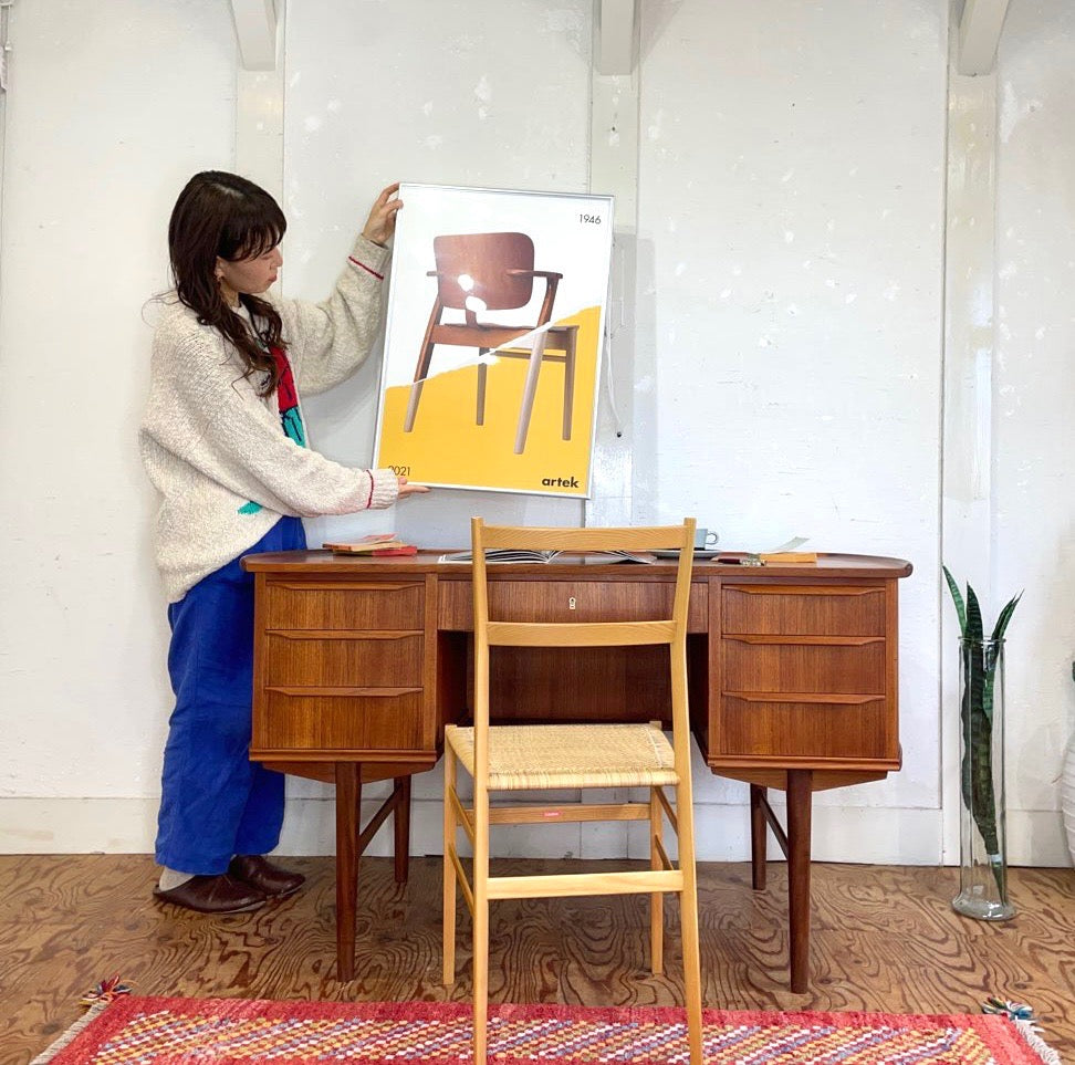 北欧　マガジンラック　チーク材 デンマークより入荷したチーク材マガジンラックです。シンプルな