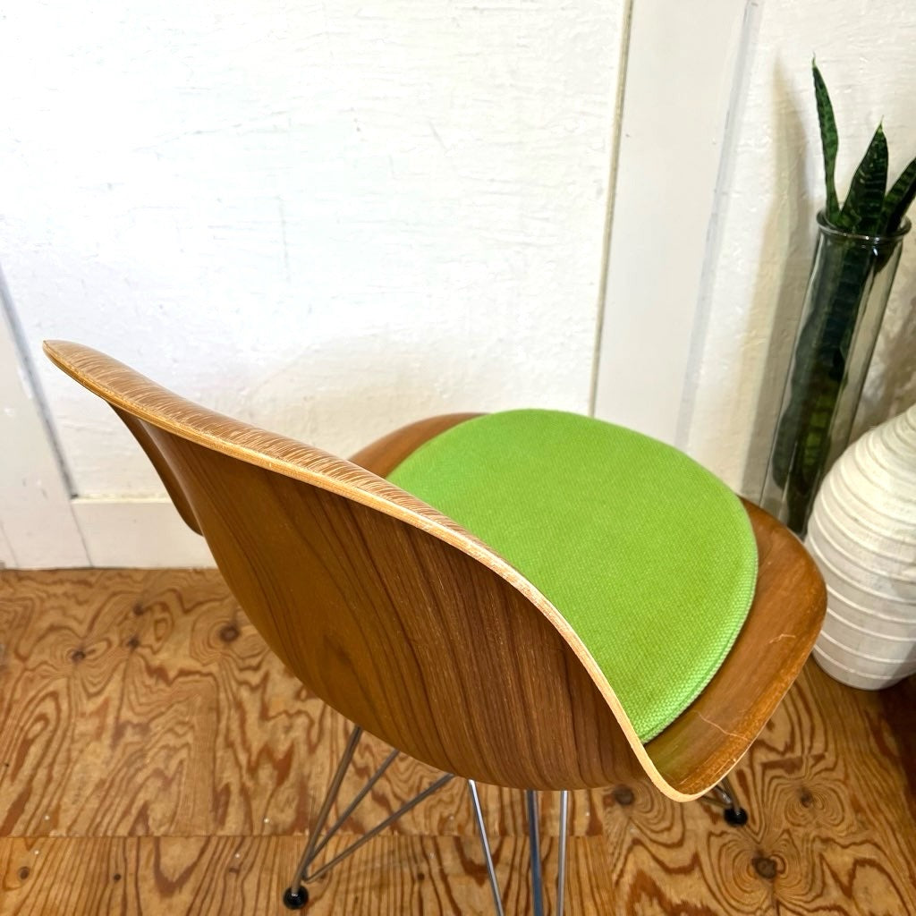 ハーマンミラー /  Herman Miller ウッドシェルチェア 【2】チェアパッド付 エッフェルベース チャールズ＆レイ・イームズ 中古