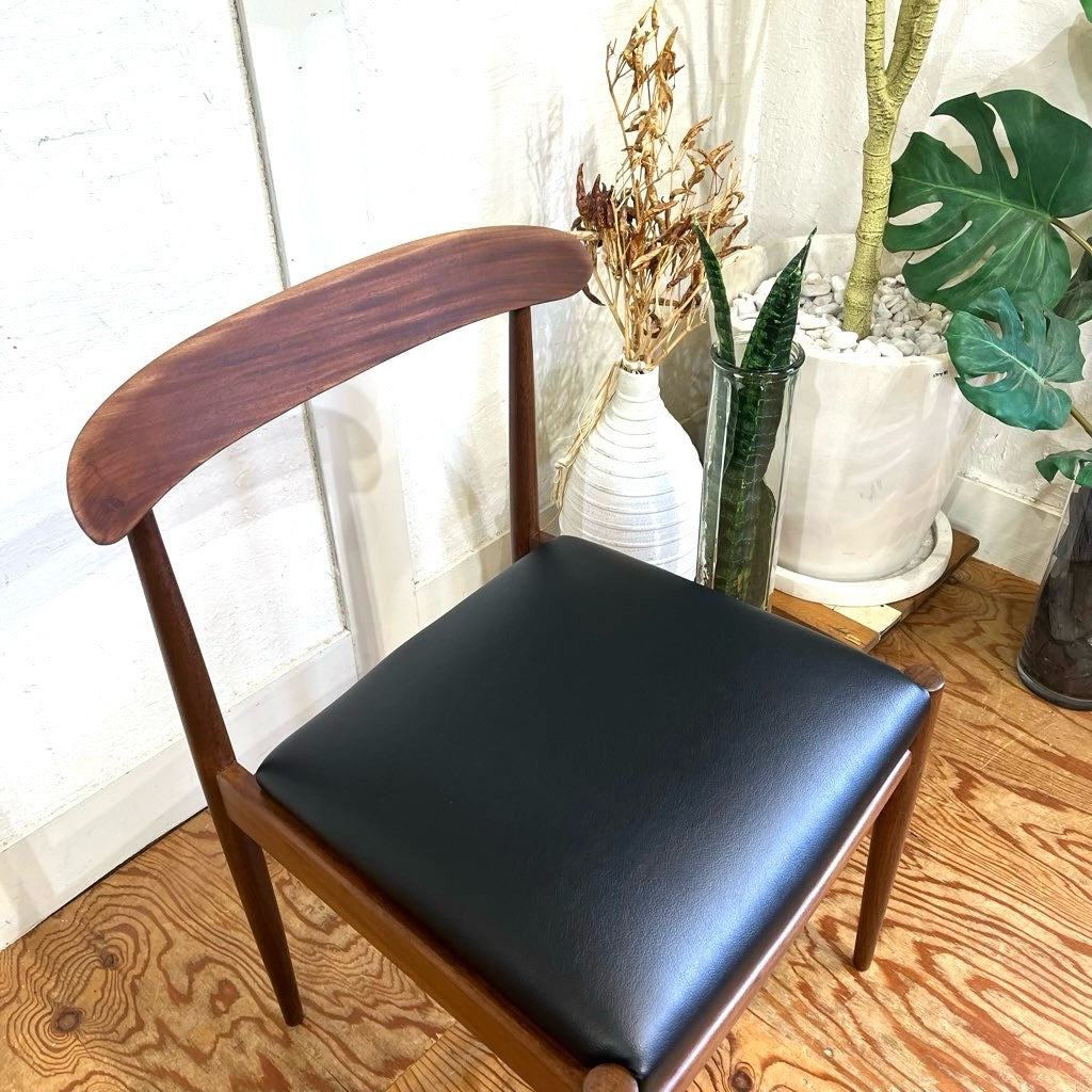 アンティーク家具　ダイニングチェア　ブラックレザー　ビンテージ家具　食堂椅子 アンティーク家具ダイニングチェアブラックレザービンテージ家具