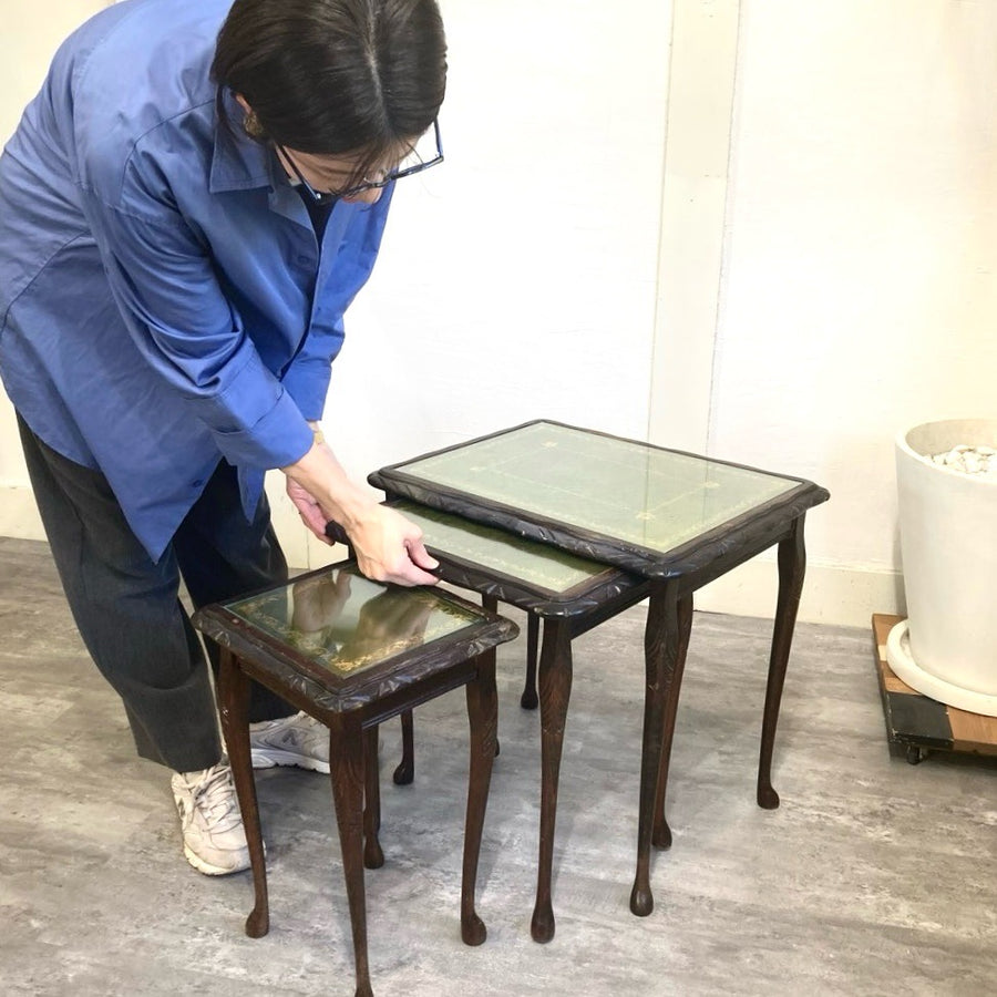 英国アンティーク猫脚ネストテーブル3台/木製机/サイドテーブル(83-182)