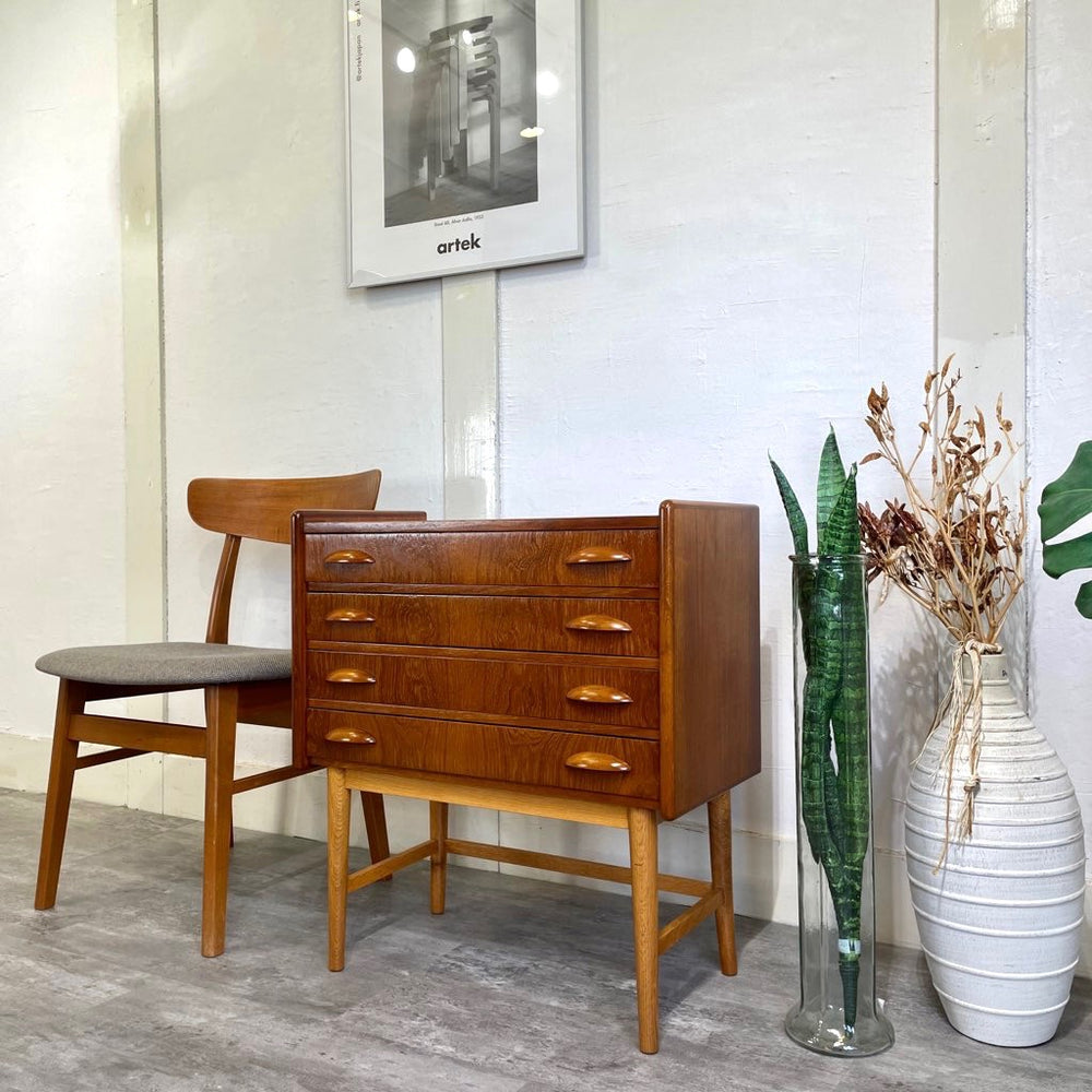 北欧ヴィンテージデンマークチーク4段チェスト