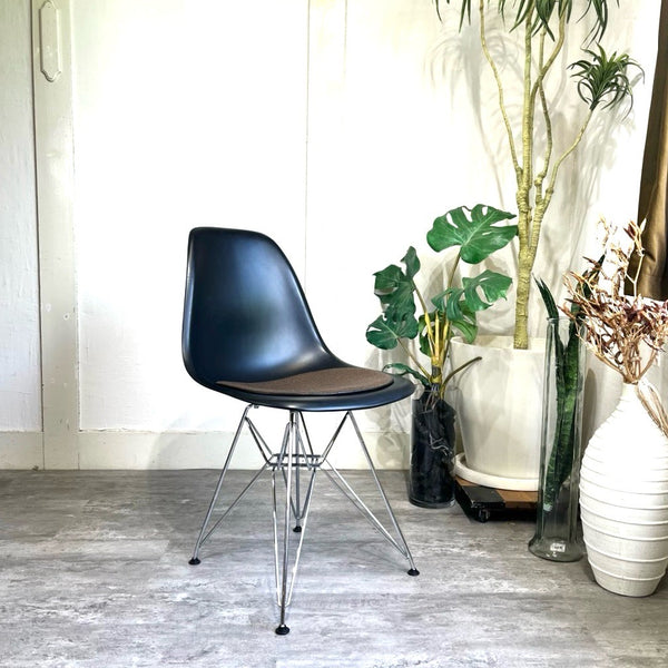 ハーマンミラー / Herman Miller ヴィトラ / Vitra サイドシェルチェア ブラック チャールズ＆レイ・イームズ エッフェルベース 中古