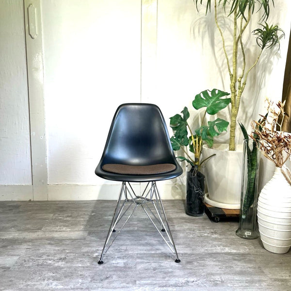 ハーマンミラー / Herman Miller ヴィトラ / Vitra サイドシェルチェア ブラック チャールズ＆レイ・イームズ エッフェルベース 中古