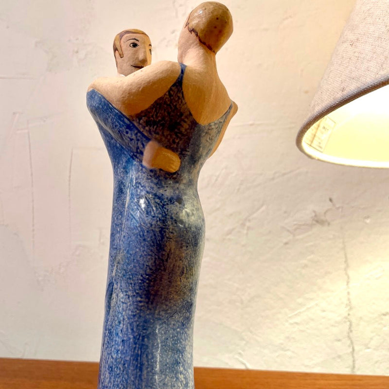 リサラーソンダンスする男女ラストダンス