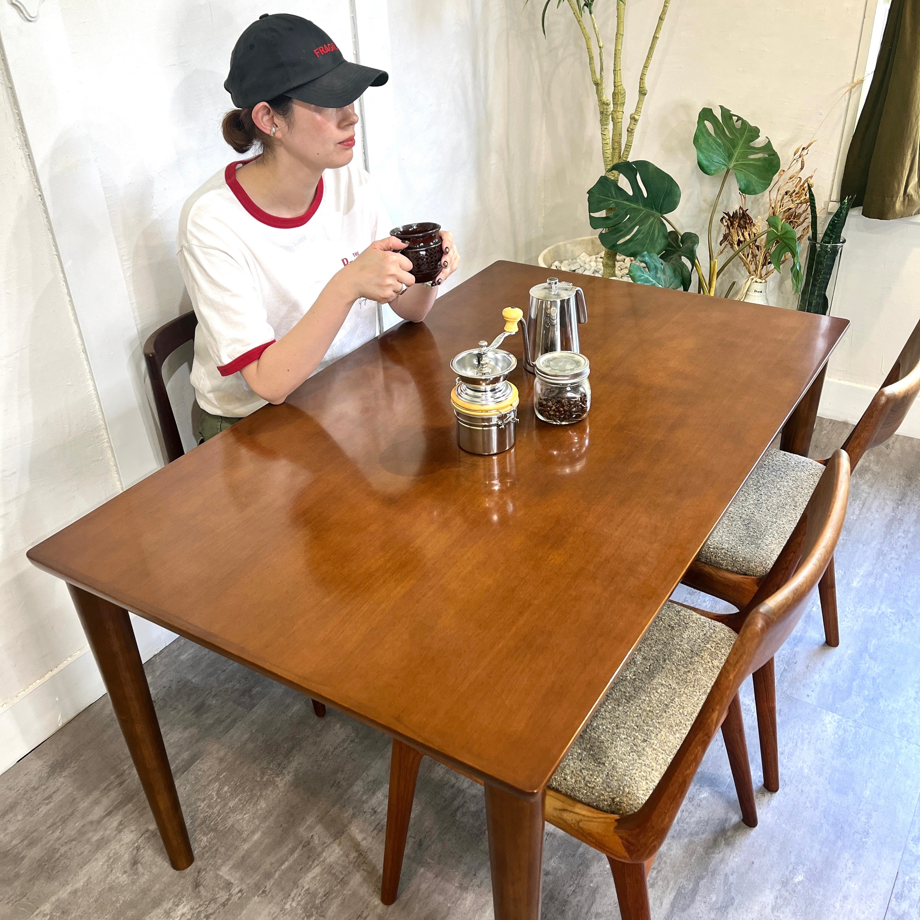 カリモク60 / karimoku ダイニングテーブル1300 ウォールナット　