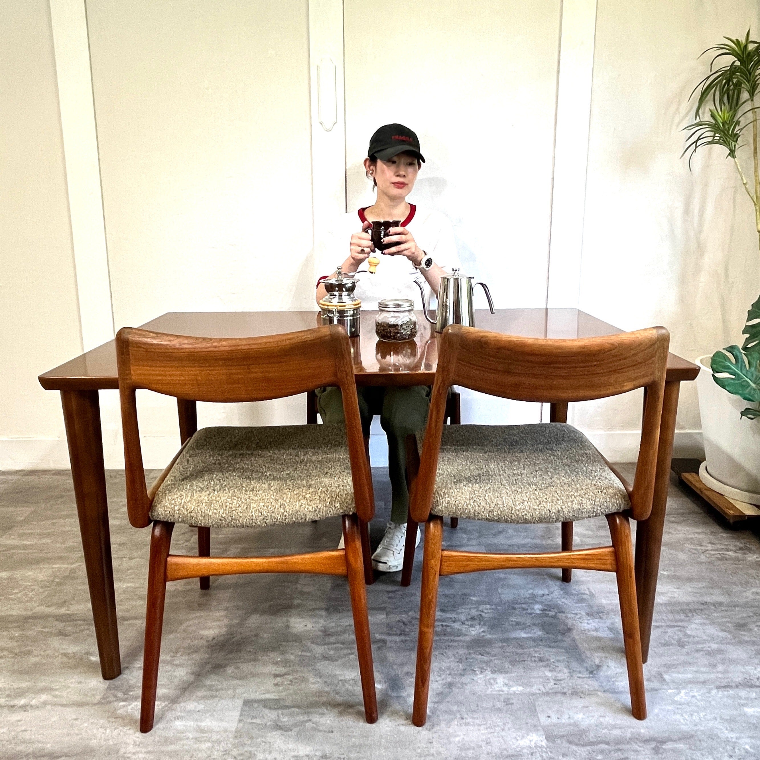 カリモク60 / karimoku ダイニングテーブル1300 ウォールナット　
