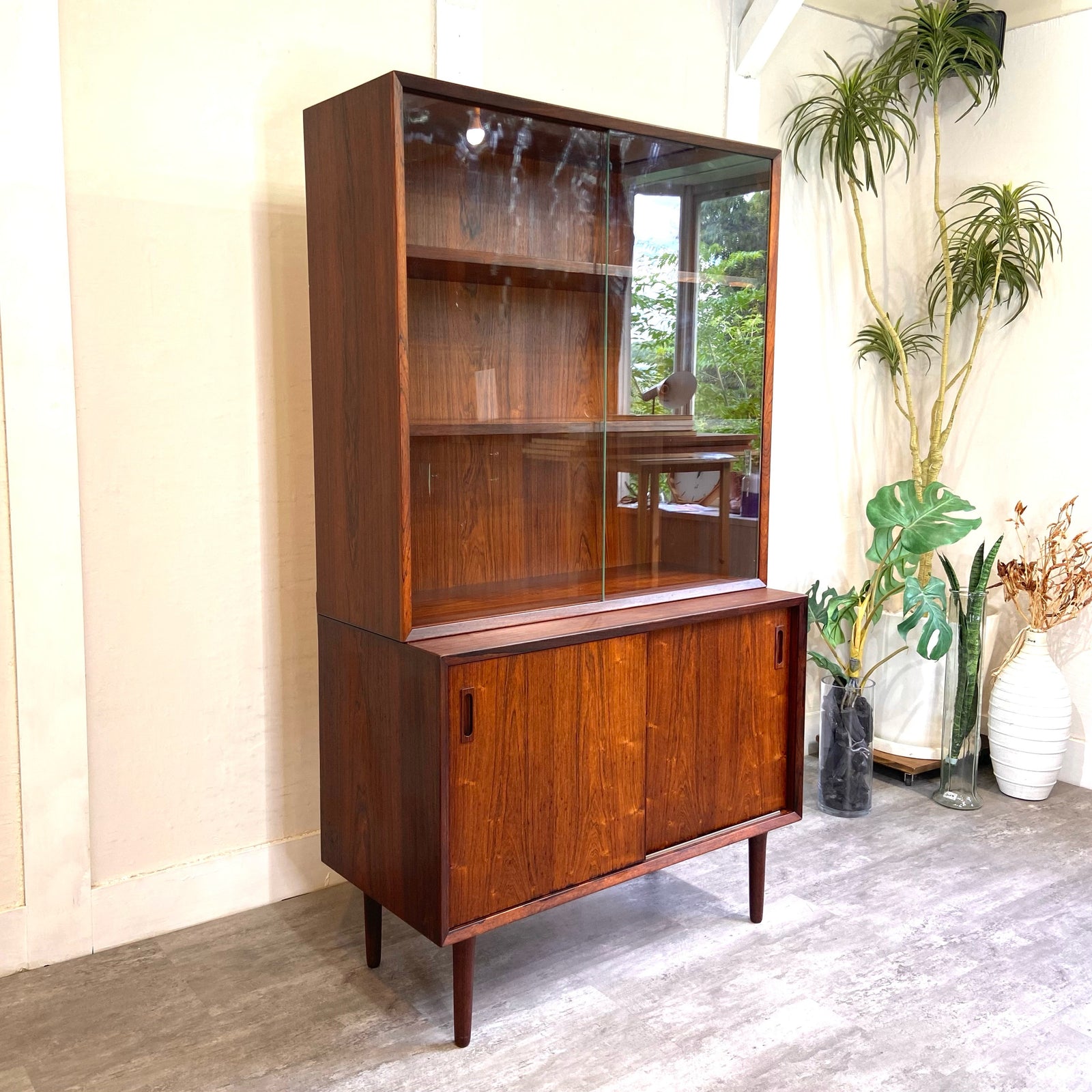 LYBY Mobler ガラスキャビネット カップボード ディスプレイ LYBY Mobler ガラスキャビネット カップボード ディスプレイ