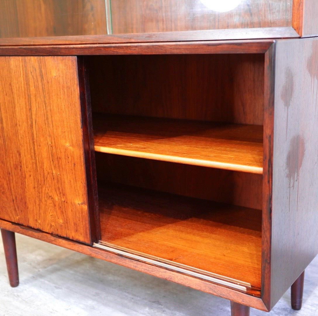 LYBY Mobler ガラスキャビネット カップボード ディスプレイ LYBY Mobler ガラスキャビネット カップボード ディスプレイ