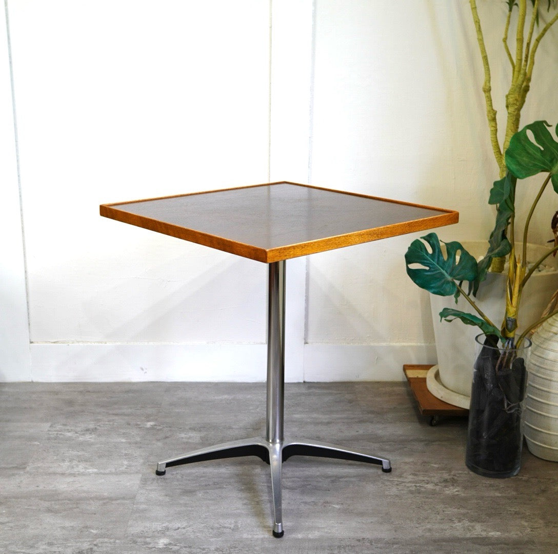 パシフィックファニチャーサービス / PACIFIC FURNITURE SERVICE