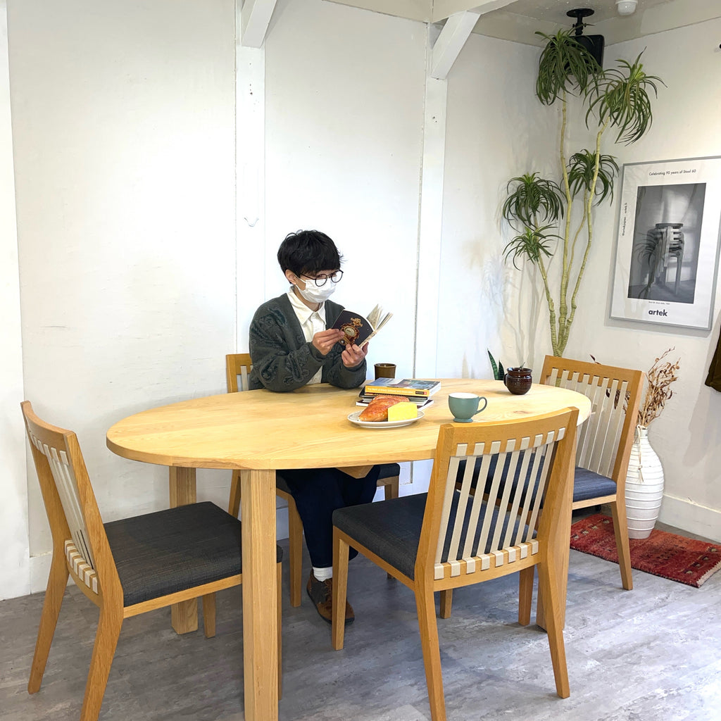 オーバル ダイニングテーブル タモ材 中古 ナチュラル 優しい 柔らか 温か 広い 丸み – Restyle
