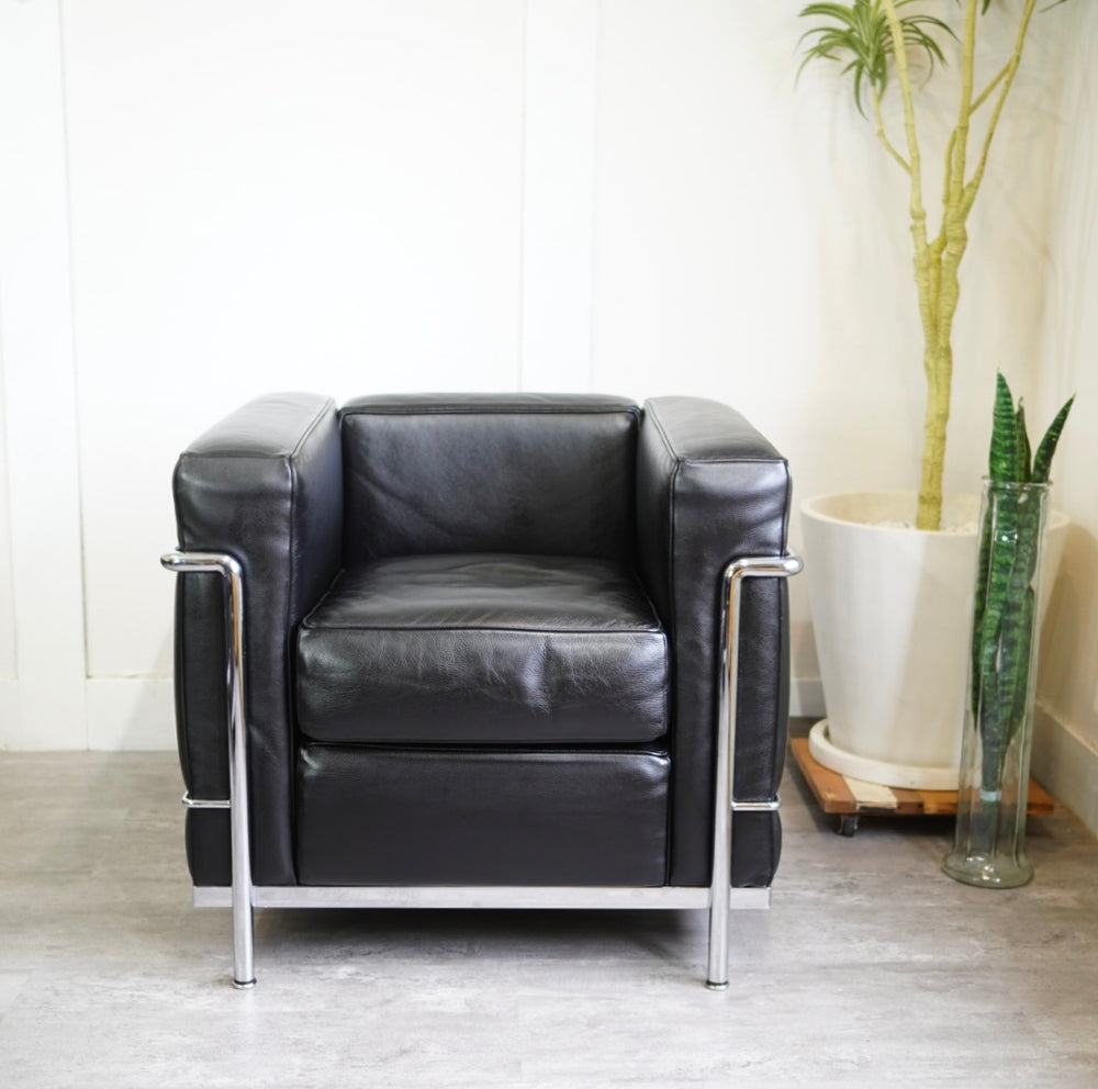 カッシーナ Cassina LC2 1人掛けソファ ブラック ル・コルビュジェ 本革 中古 名作 ラウンジ 応接室 社長室 モダン シンプル