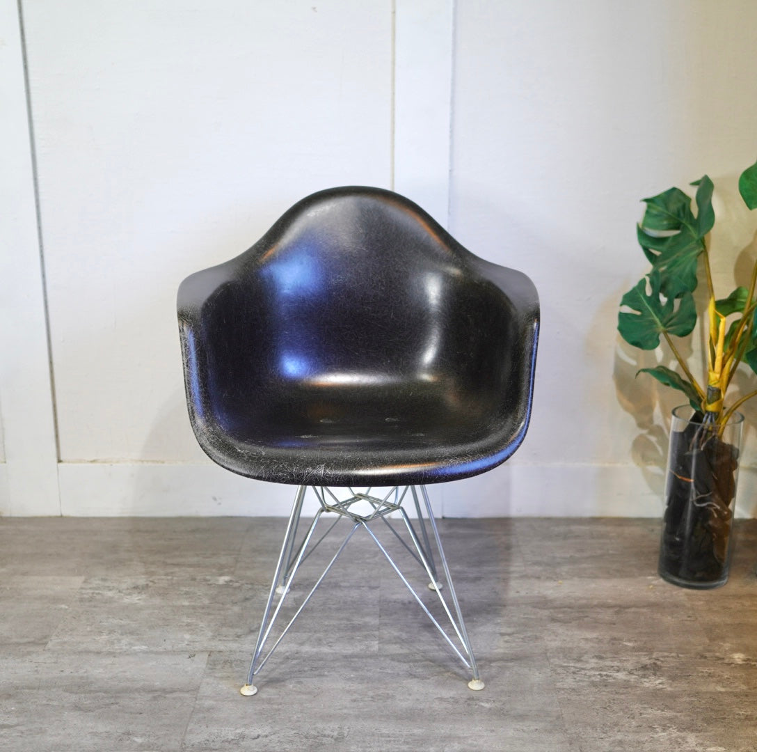 ハーマンミラー / Herman Miller アームシェルチェア エッフェルベース ブラック / Arm Shell Eiffel black チャールズ＆レイ イームズ / Charles & Ray Eames