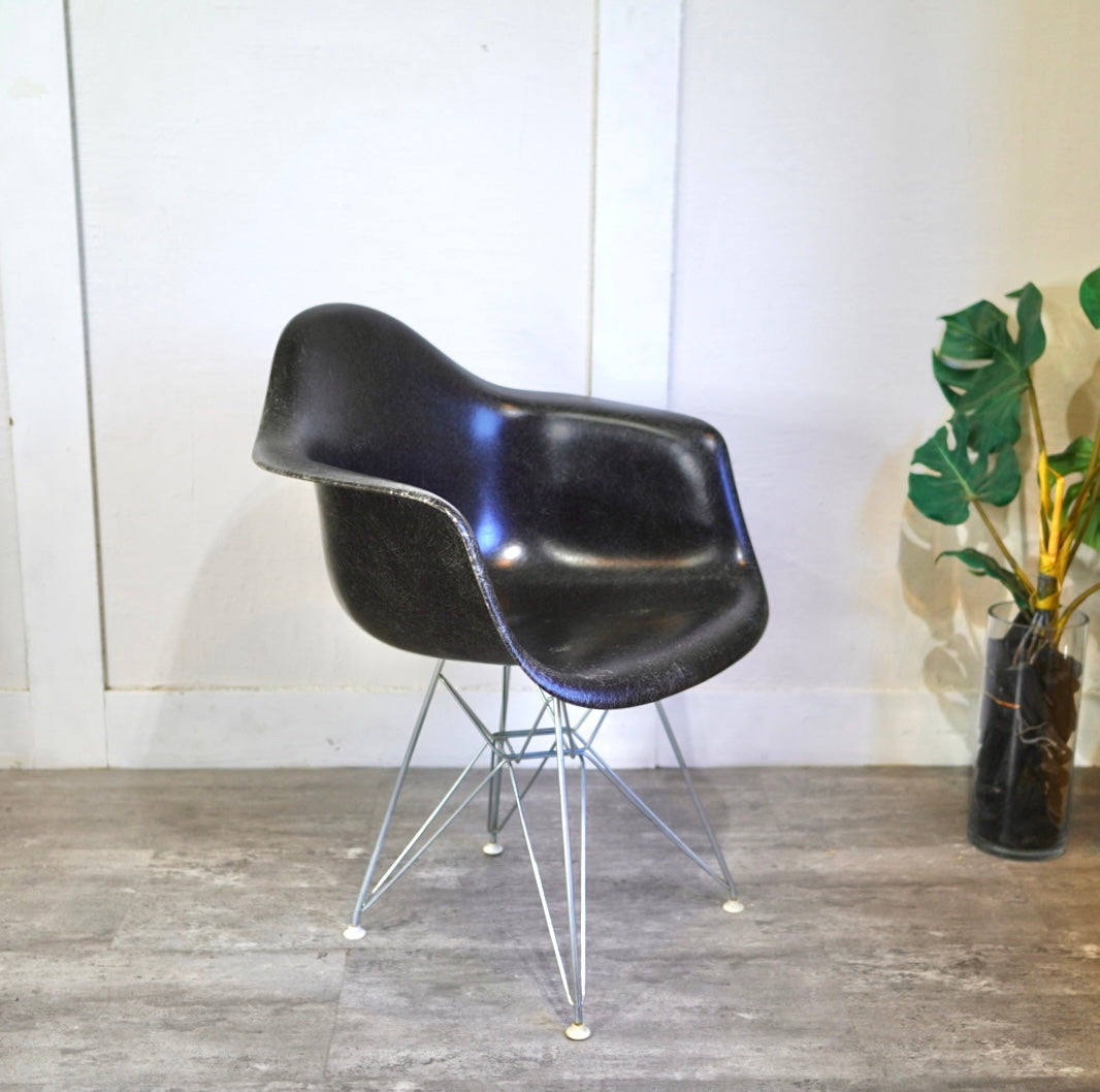ハーマンミラー / Herman Miller アームシェルチェア エッフェルベース ブラック / Arm Shell Eiffel black チャールズ＆レイ イームズ / Charles & Ray Eames