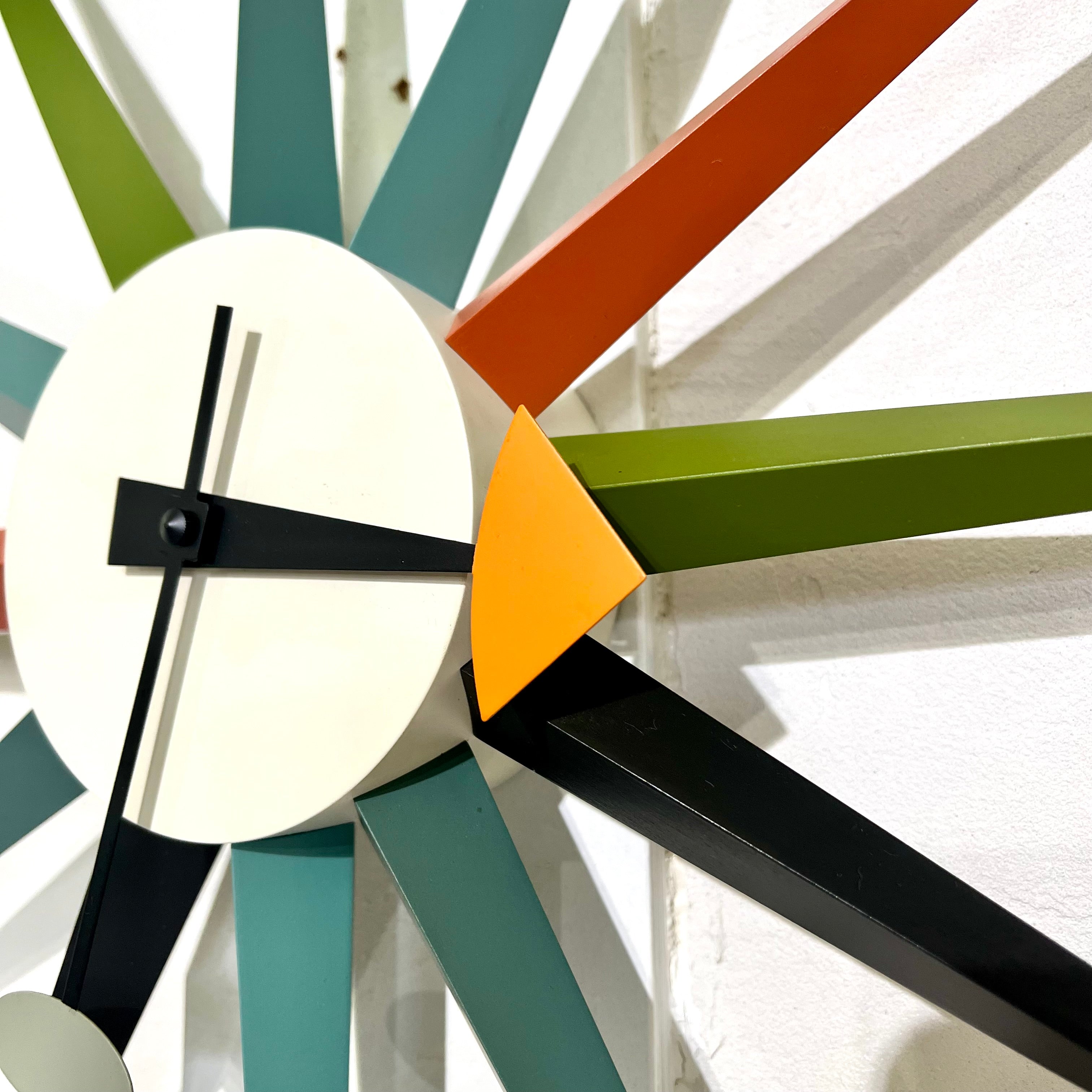 ヴィトラ / Vitra サンバースト / Sunburst Clock  マルチカラー 掛け時計