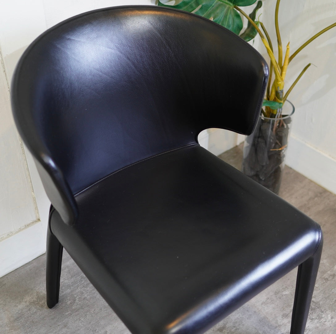 カッシーナ / Cassina 367 HOLA オラ アームチェア ブラック