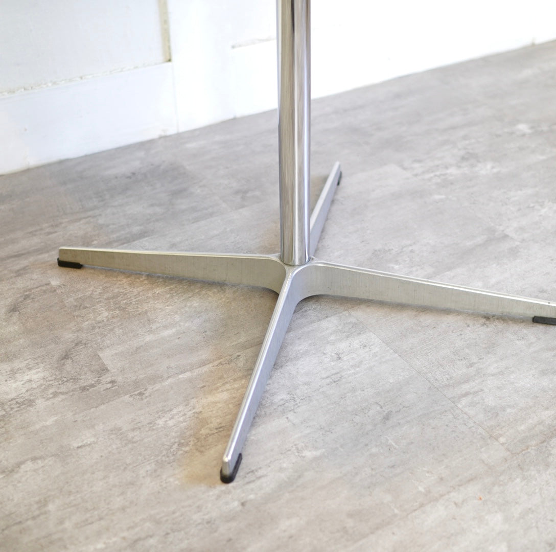 フリッツハンセン / FRITZ HANSEN テーブルシリーズ / table series 正方形 4スターベース  アルネ・ヤコブゼン