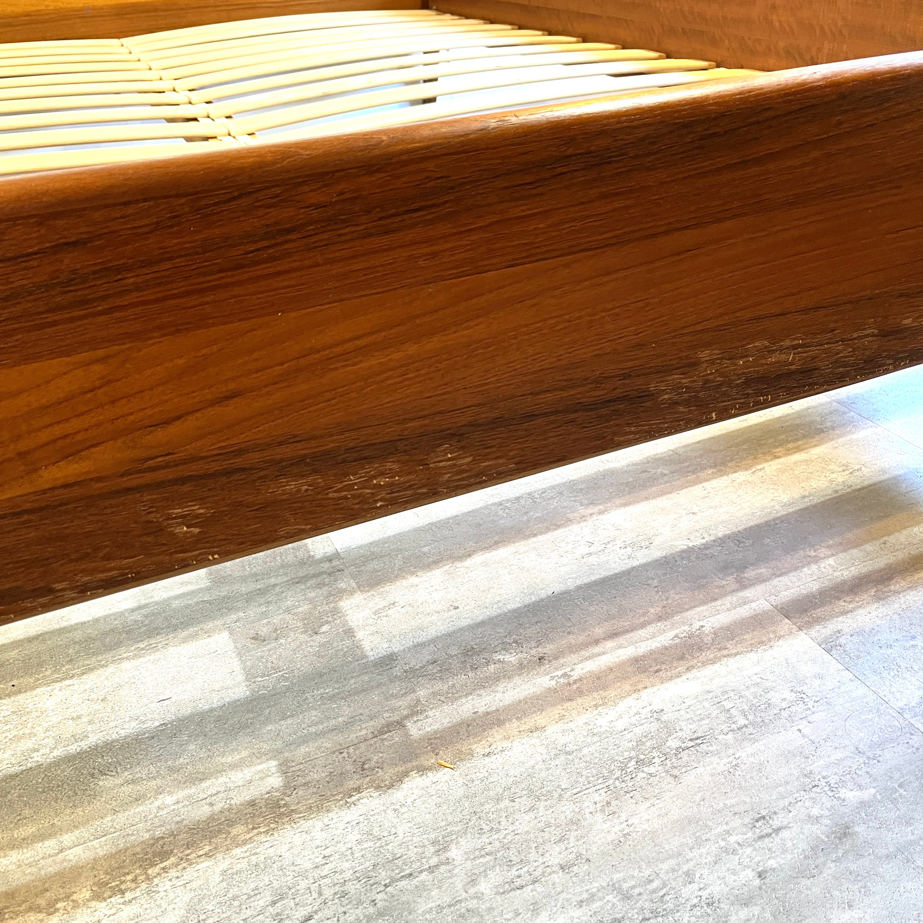 トーリング / Torring Möbelfabrik ダブルベッドフレーム チーク ヴィンテージ