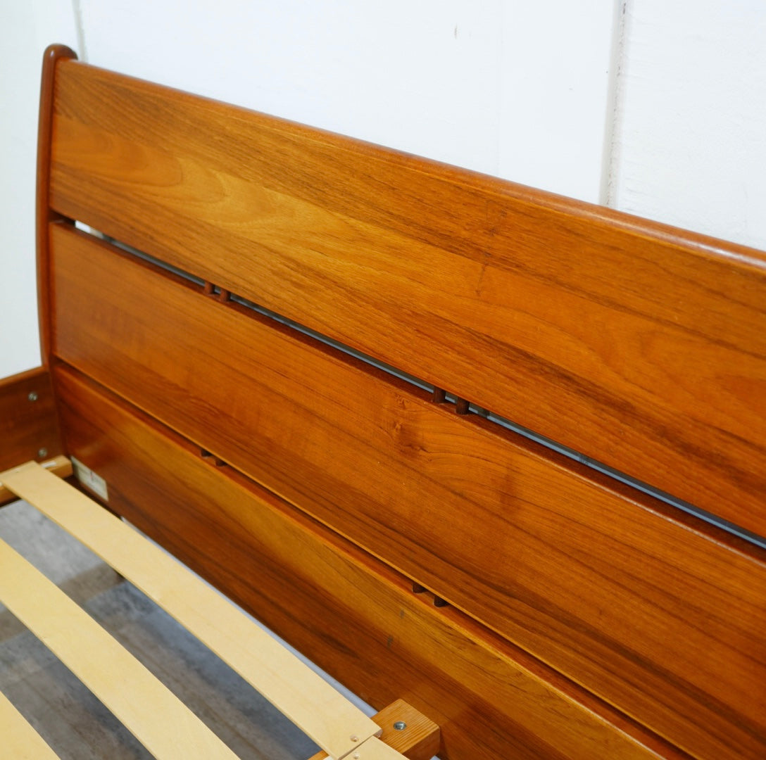 トーリング / Torring Möbelfabrik ダブルベッドフレーム チーク ヴィンテージ