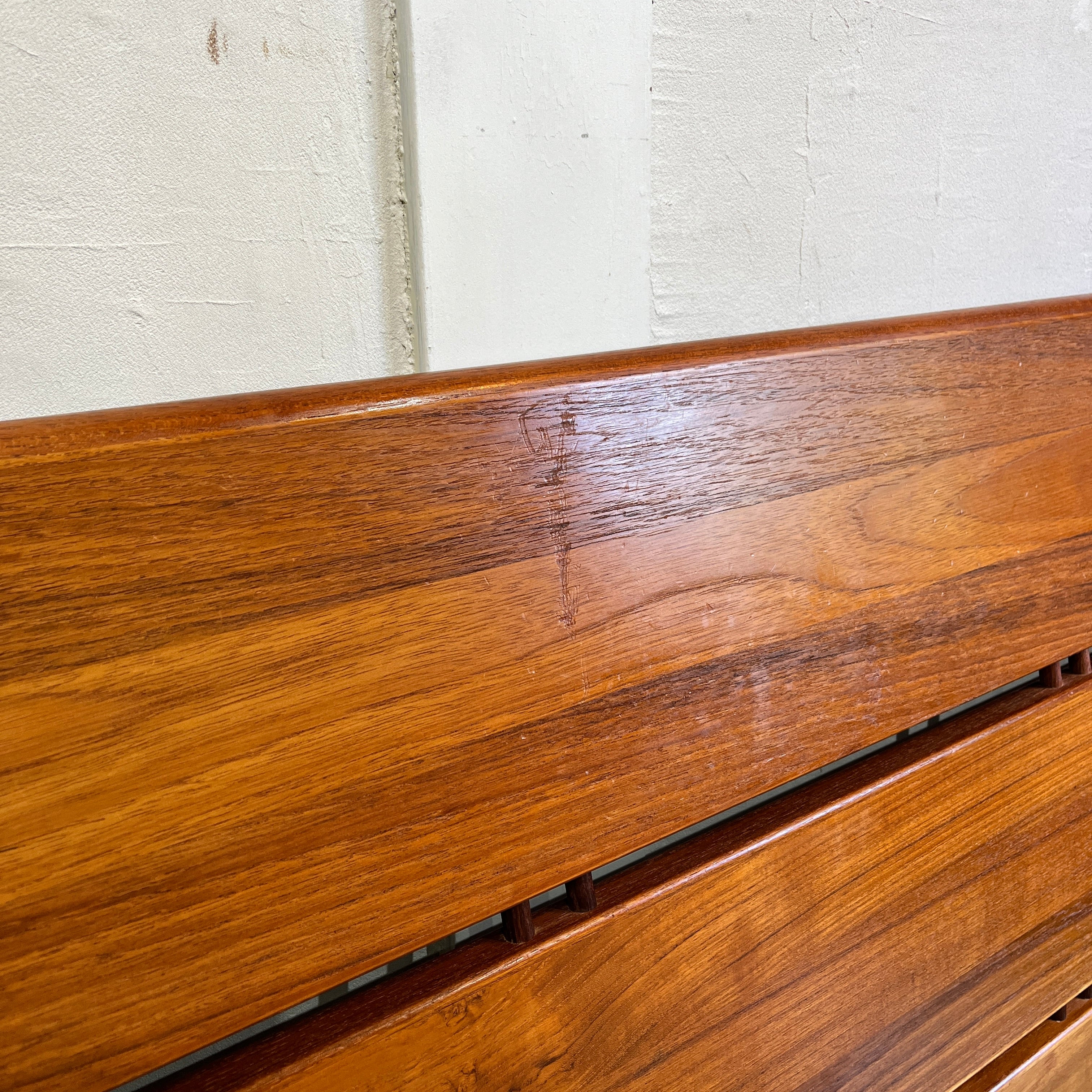 トーリング / Torring Möbelfabrik ダブルベッドフレーム チーク ヴィンテージ