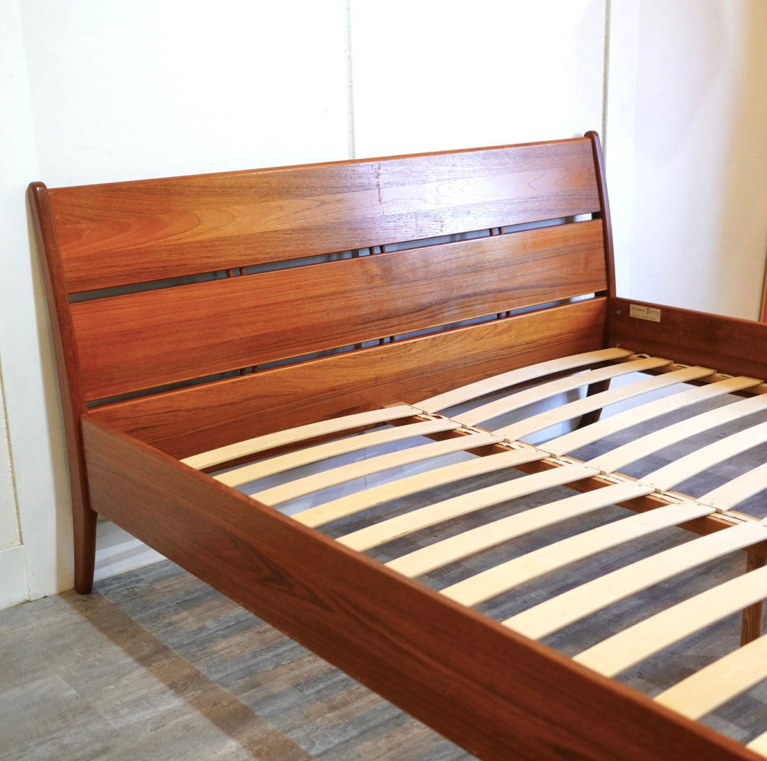トーリング / Torring Möbelfabrik ダブルベッドフレーム チーク ヴィンテージ