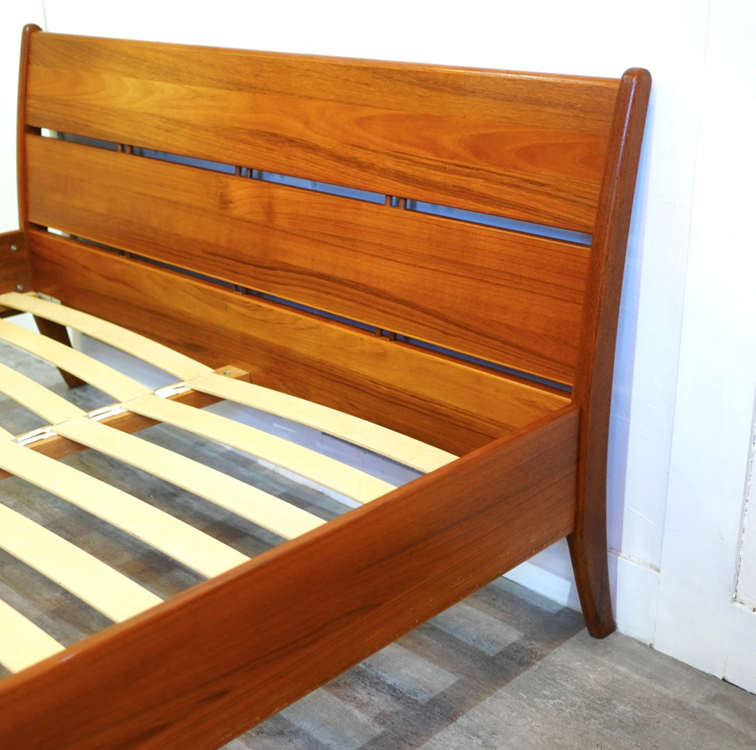 トーリング / Torring Möbelfabrik ダブルベッドフレーム チーク