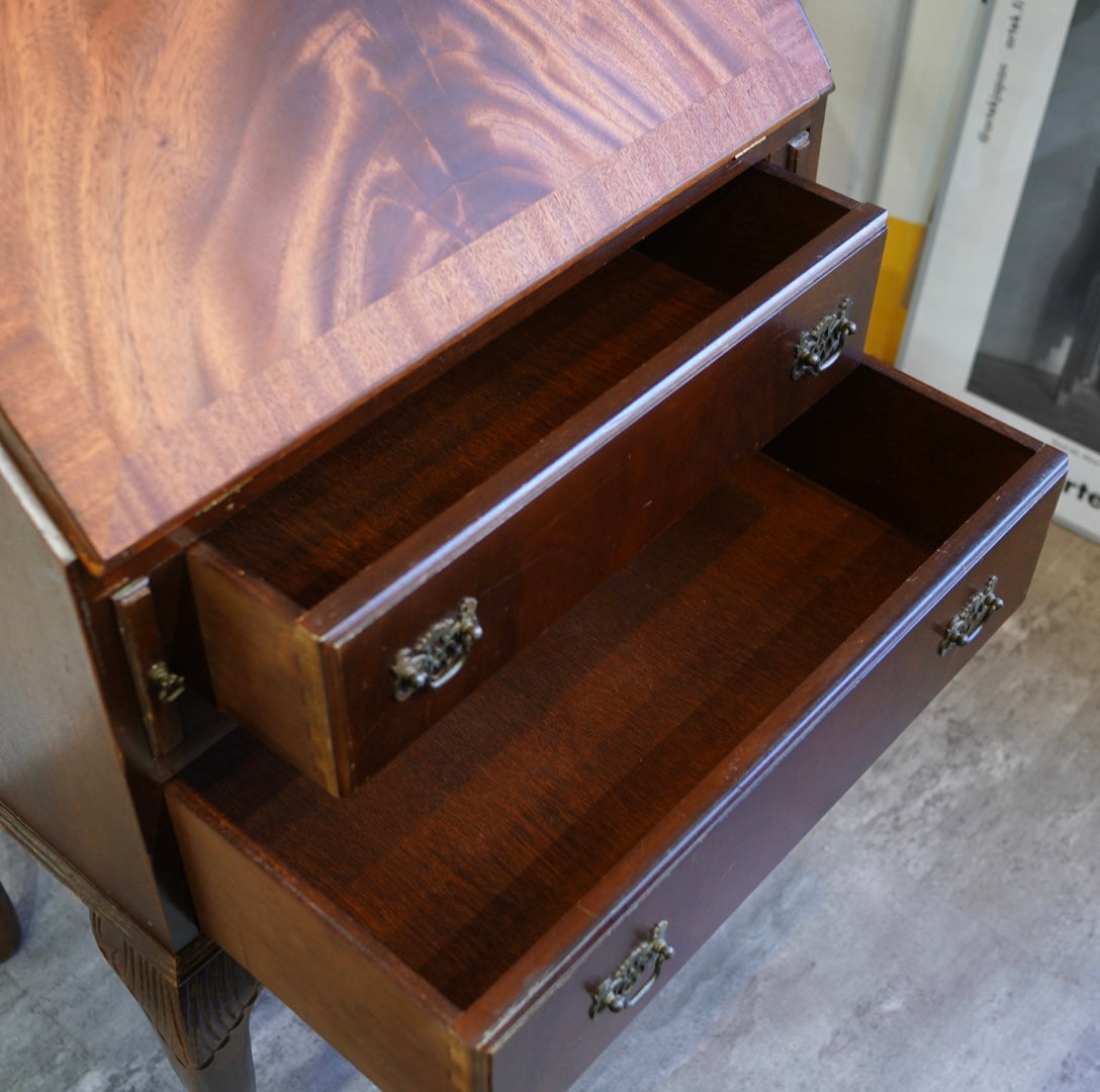 小ぶりなライティングビューロー アンティーク