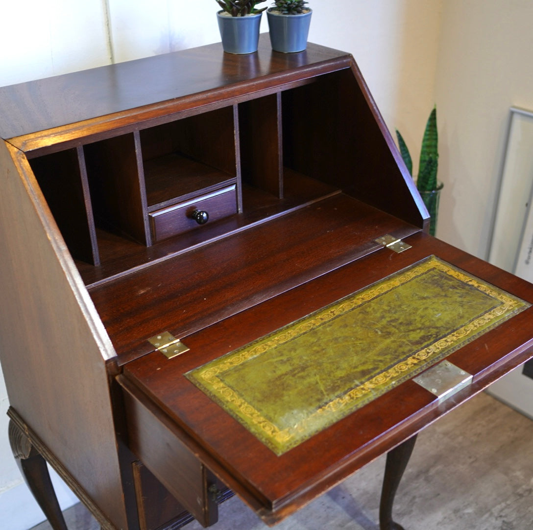 小ぶりなライティングビューロー アンティーク