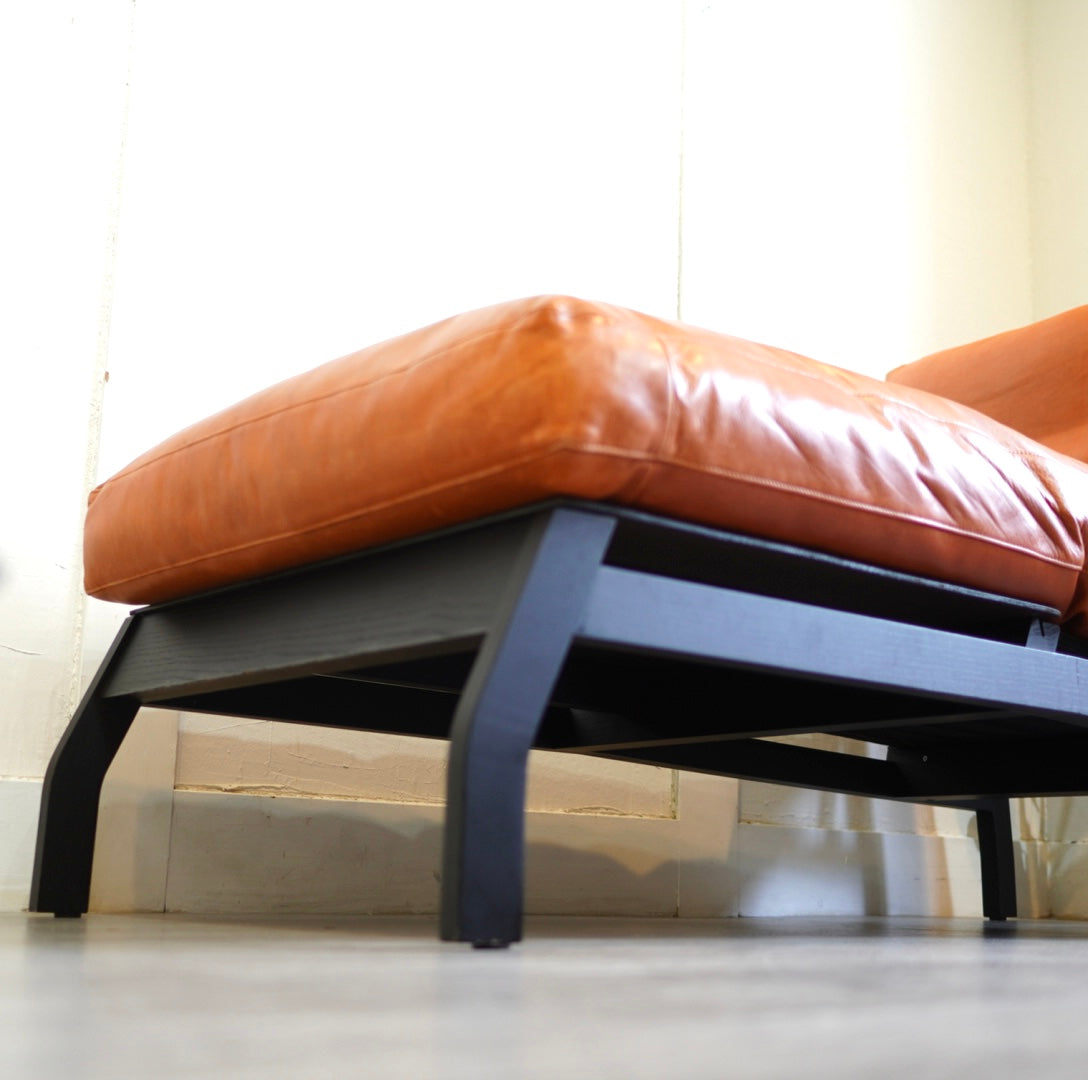 Cassina(カッシーナ)  / オットマン / ダークブラウン本革 Cassina(カッシーナ) / オットマン / ダークブラウン本革 Cassina