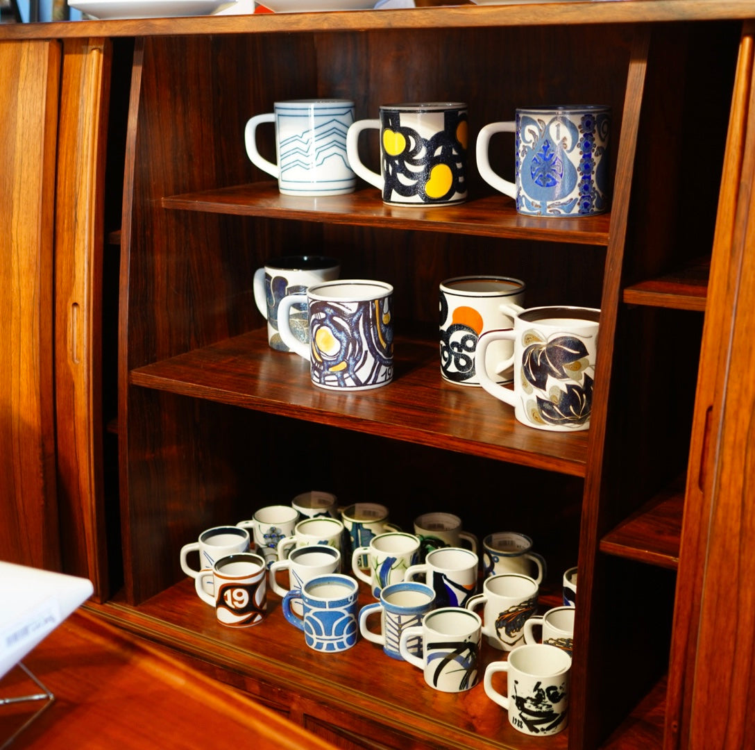 ロイヤルコペンハーゲン / ROYAL COPENHAGEN 1977年 イヤーマグ / Year Mag 【Sサイズ】 ヴィンテージ マグカップ - Restyle