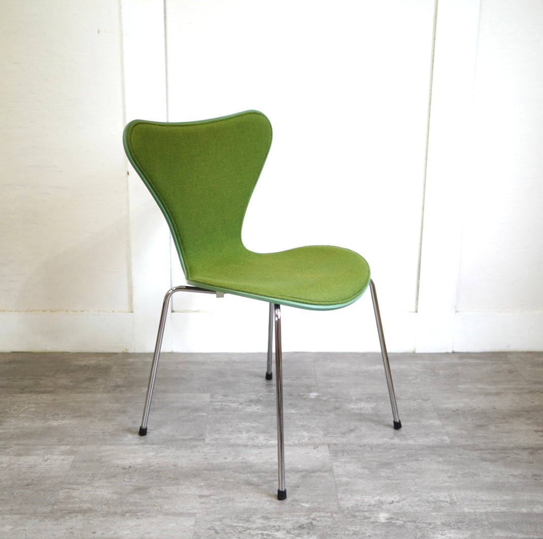 フリッツ・ハンセン / FRITZ HANSEN セブンチェア  アルネ・ヤコブセン フロントパディング