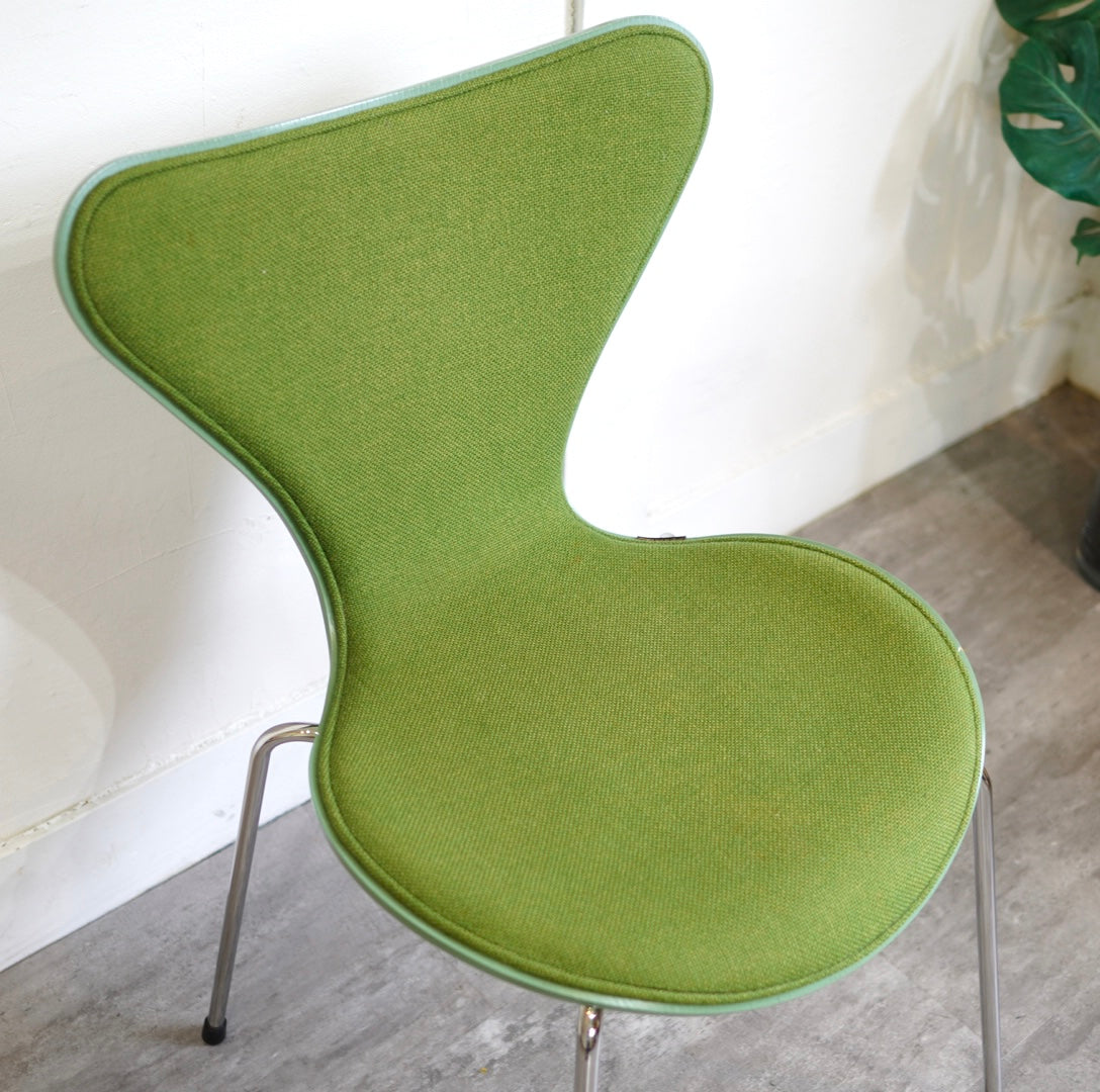 フリッツ・ハンセン / FRITZ HANSEN セブンチェア  アルネ・ヤコブセン フロントパディング