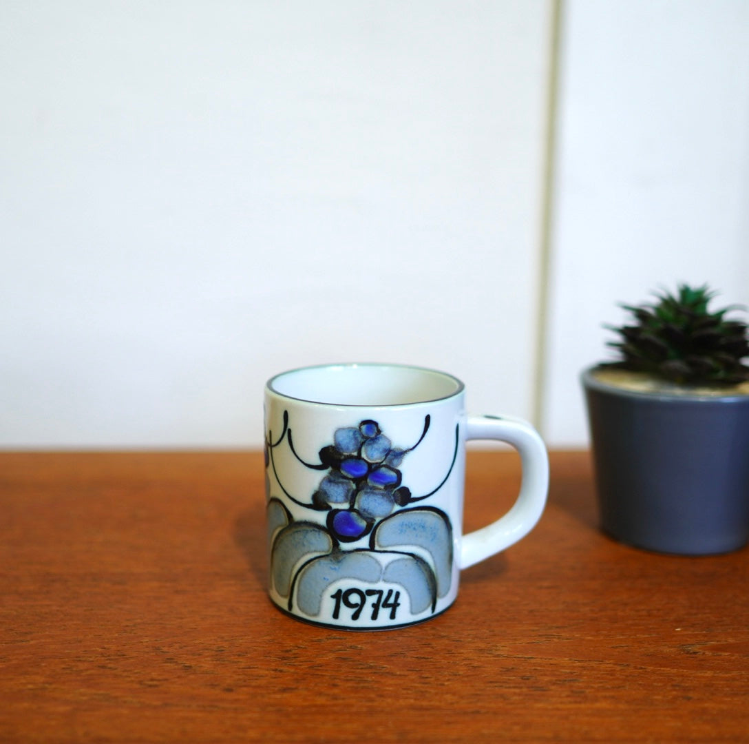ロイヤルコペンハーゲン / ROYAL COPENHAGEN 1974年 イヤーマグ / Year Mag 【Sサイズ】 ヴィンテージ マグカップ - Restyle