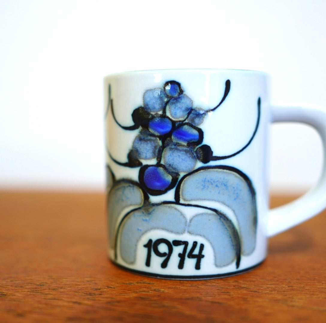 ロイヤルコペンハーゲン / ROYAL COPENHAGEN 1974年 イヤーマグ / Year Mag 【Sサイズ】 ヴィンテージ マグカップ - Restyle