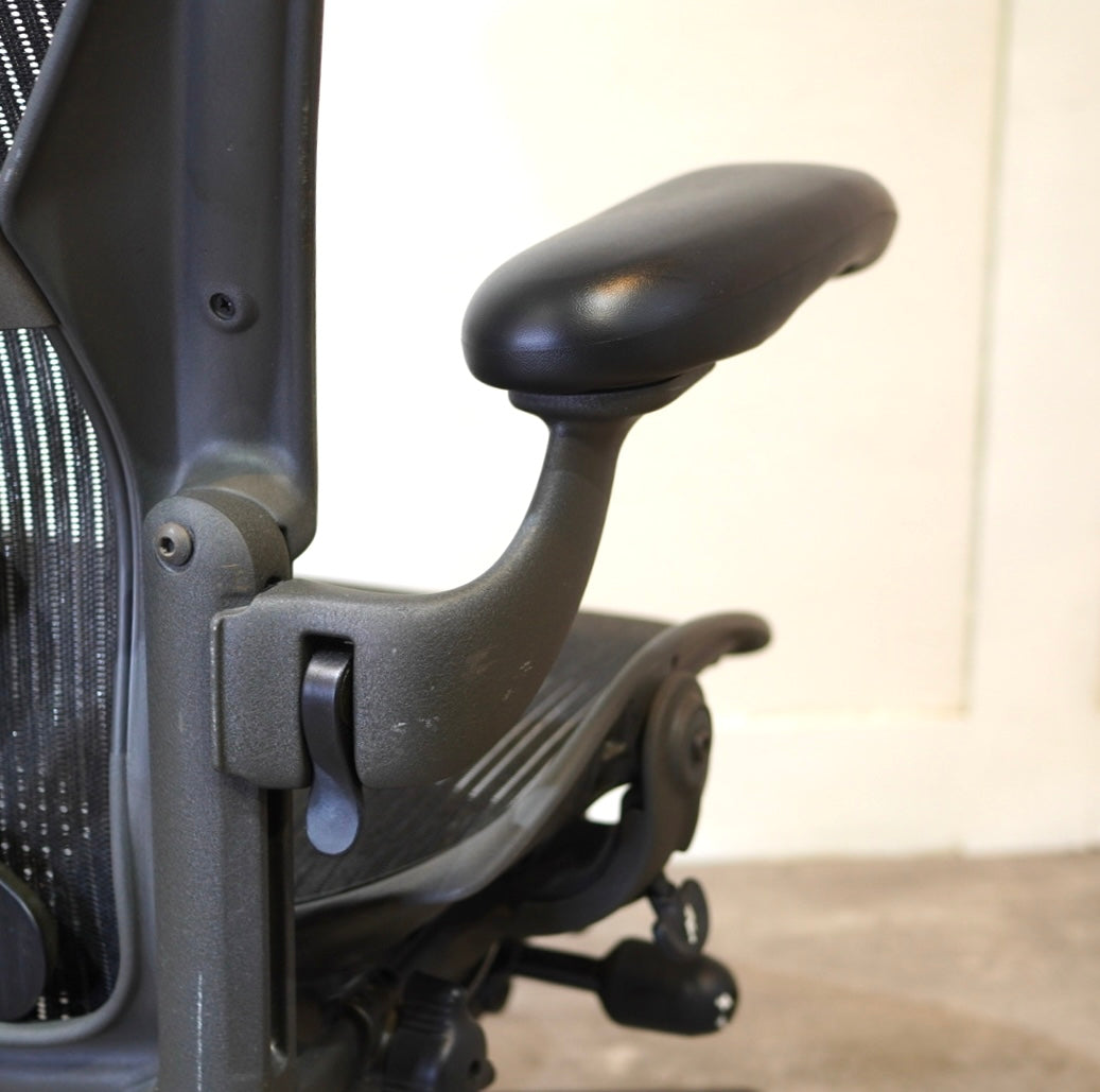 ハーマンミラー / HermanMiller アーロンチェア / Aeron Chairs クラシック  Bサイズ 【2】