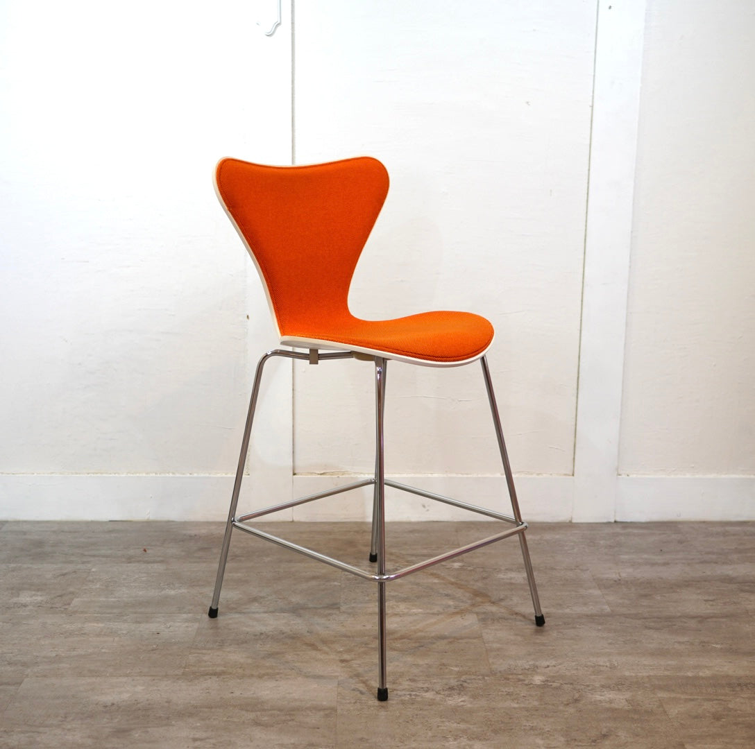 フリッツ・ハンセン / FRITZ HANSEN セブンチェア カウンタースツール アルネ・ヤコブセン フロントパディング オレンジ