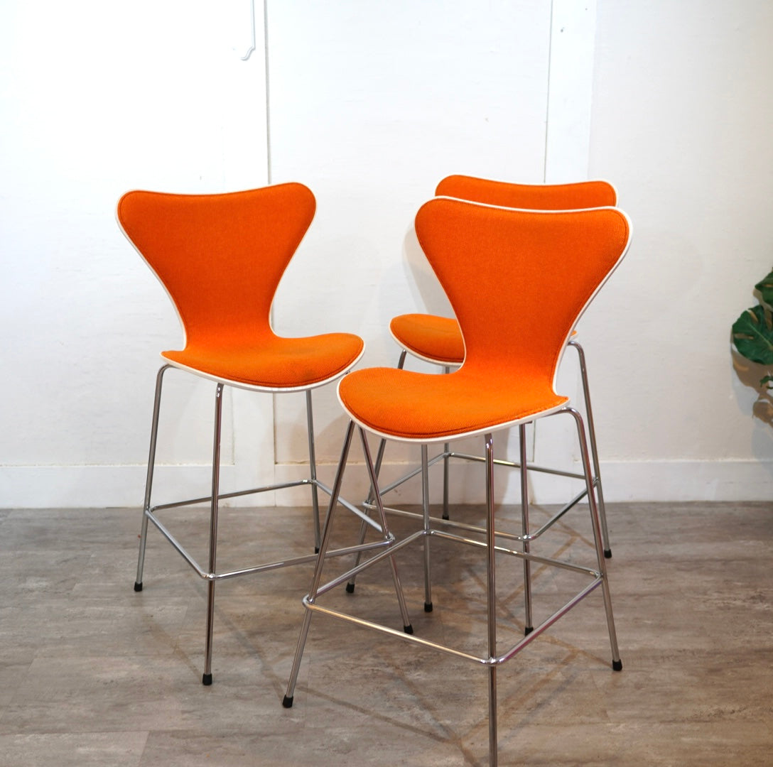 フリッツ・ハンセン / FRITZ HANSEN セブンチェア カウンタースツール アルネ・ヤコブセン フロントパディング オレンジ